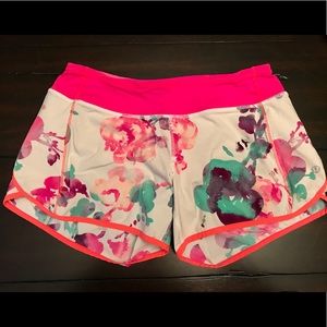 Lululemon Blurred Blossom Print Shorts- Inseam 4”